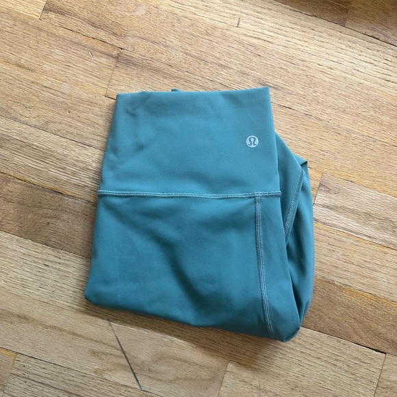 Lululemon Wunder Under - Picture 2 of 2